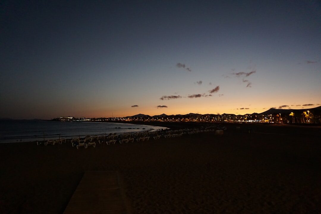 Descubre la noche alicantina: guía definitiva de ocio en la provincia.