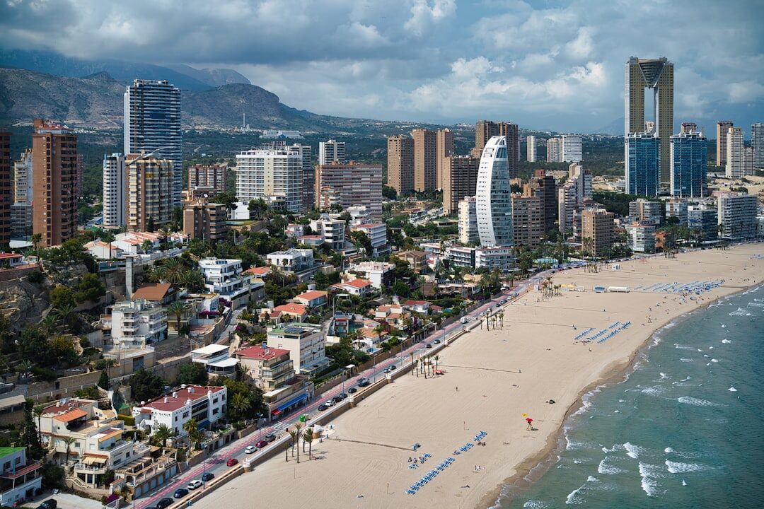 Más allá de la fiesta: experiencias de lujo y disfrute en Benidorm.