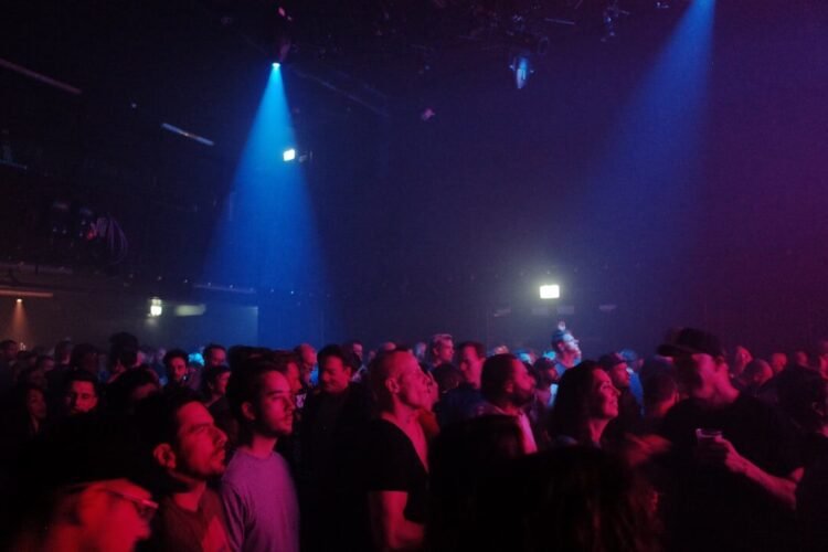 Guía de clubs nocturnos y locales de ambiente en Alicante: ¿dónde ir?